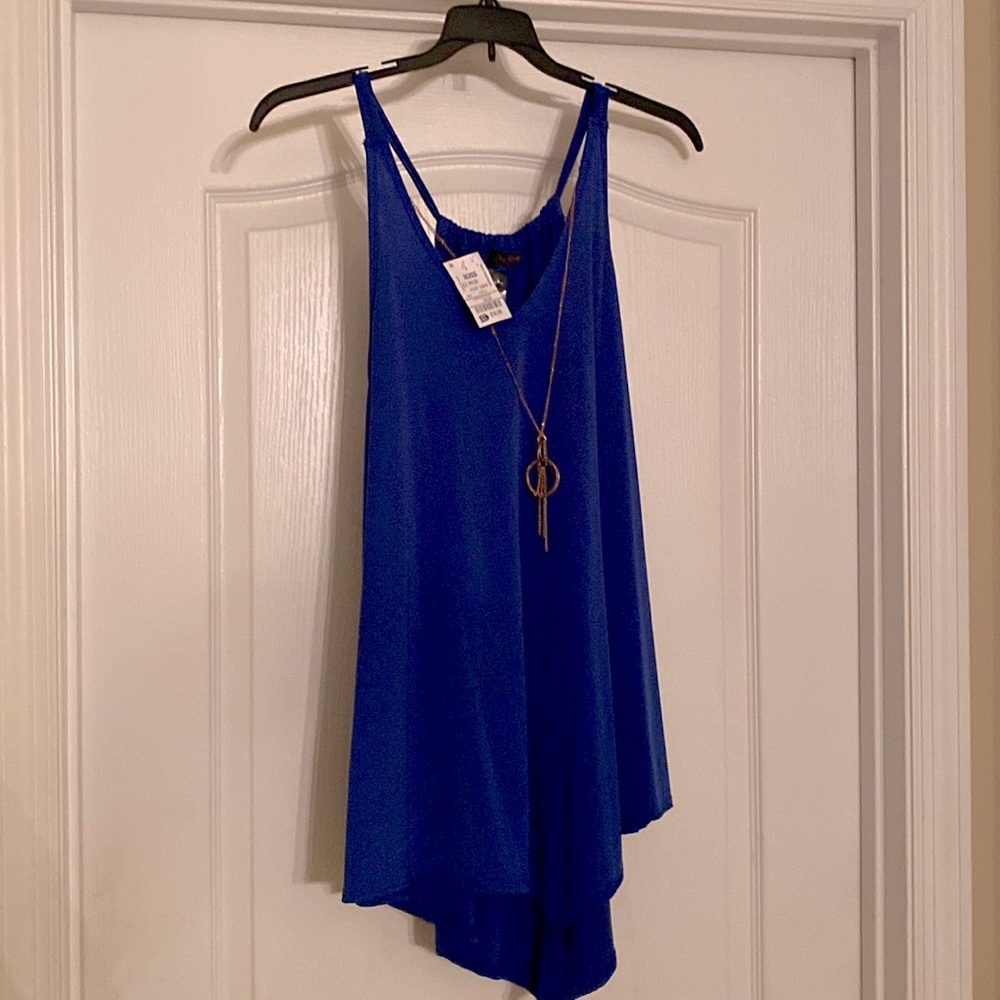 2x blue blouse